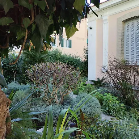 Lägenhet Central Garden Villa *